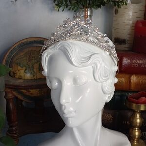 Elegant Silver Tiara with Crystal Accents
